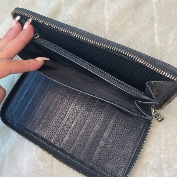 Authentic Gucci Wallet - Picture 3 of 6